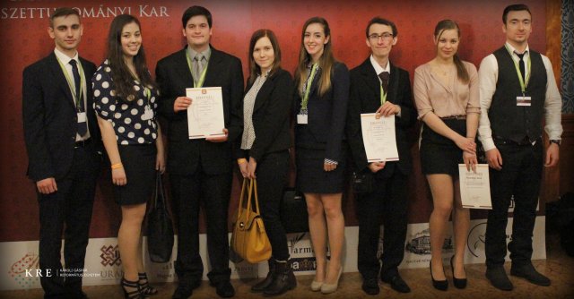 OTDK fal előtt készült képek